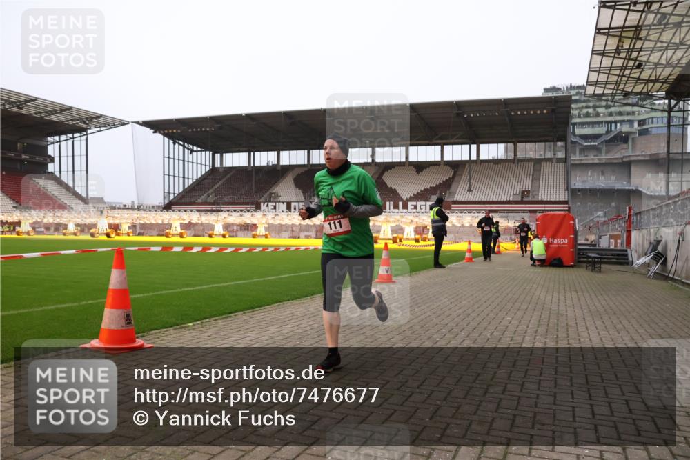 08.12.2024 - St. Pauli X-Mass-Run No. 14 Yannick Fuchs http://msf.ph/oto/7476677 08.12.2024 09:58:49 Ziel 111, 488, 989, 1105, 1119, 2722 meine-sportfotos.de