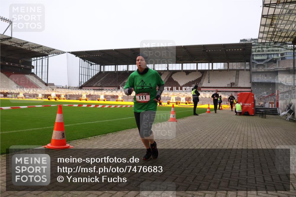 08.12.2024 - St. Pauli X-Mass-Run No. 14 Yannick Fuchs http://msf.ph/oto/7476683 08.12.2024 09:58:49 Ziel 111, 488, 989, 1105, 1119, 2722 meine-sportfotos.de