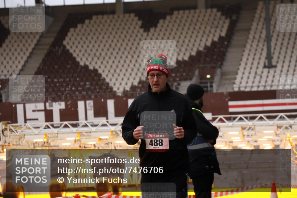08.12.2024 - St. Pauli X-Mass-Run No. 14 Yannick Fuchs http://msf.ph/oto/7476706 08.12.2024 09:58:52 Ziel 111, 488, 989, 1105, 1119, 2722 meine-sportfotos.de