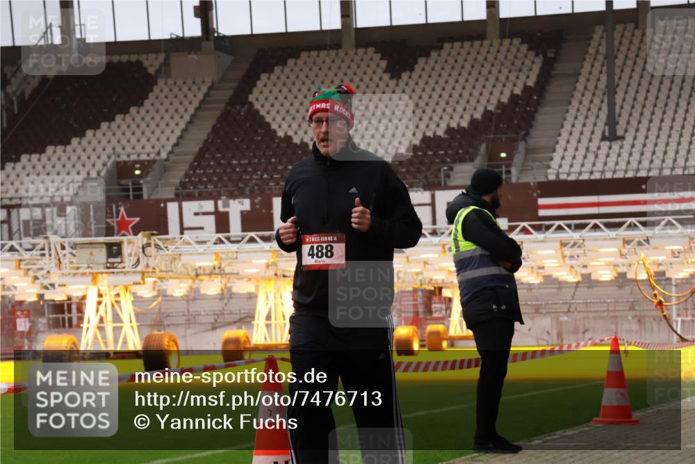 08.12.2024 - St. Pauli X-Mass-Run No. 14 Yannick Fuchs http://msf.ph/oto/7476713 08.12.2024 09:58:53 Ziel 111, 488, 989, 1105, 1119, 2722, 2983 meine-sportfotos.de