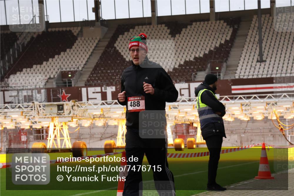 08.12.2024 - St. Pauli X-Mass-Run No. 14 Yannick Fuchs http://msf.ph/oto/7476715 08.12.2024 09:58:53 Ziel 111, 488, 989, 1105, 1119, 2722, 2983 meine-sportfotos.de