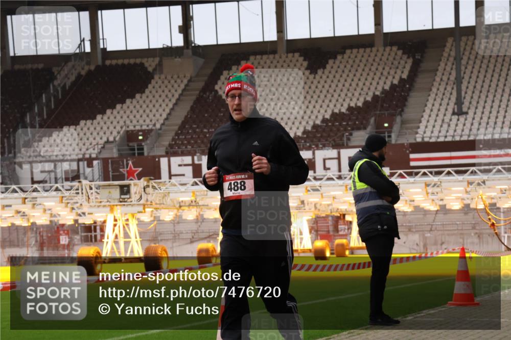 08.12.2024 - St. Pauli X-Mass-Run No. 14 Yannick Fuchs http://msf.ph/oto/7476720 08.12.2024 09:58:53 Ziel 111, 488, 989, 1105, 1119, 2722, 2983 meine-sportfotos.de