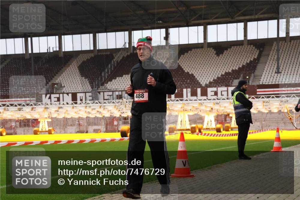 08.12.2024 - St. Pauli X-Mass-Run No. 14 Yannick Fuchs http://msf.ph/oto/7476729 08.12.2024 09:58:54 Ziel 111, 488, 989, 1105, 1119, 2722, 2983 meine-sportfotos.de