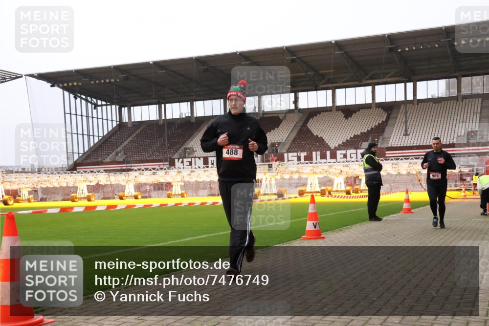 08.12.2024 - St. Pauli X-Mass-Run No. 14 Yannick Fuchs http://msf.ph/oto/7476749 08.12.2024 09:58:54 Ziel 111, 488, 989, 1105, 1119, 2722, 2983 meine-sportfotos.de