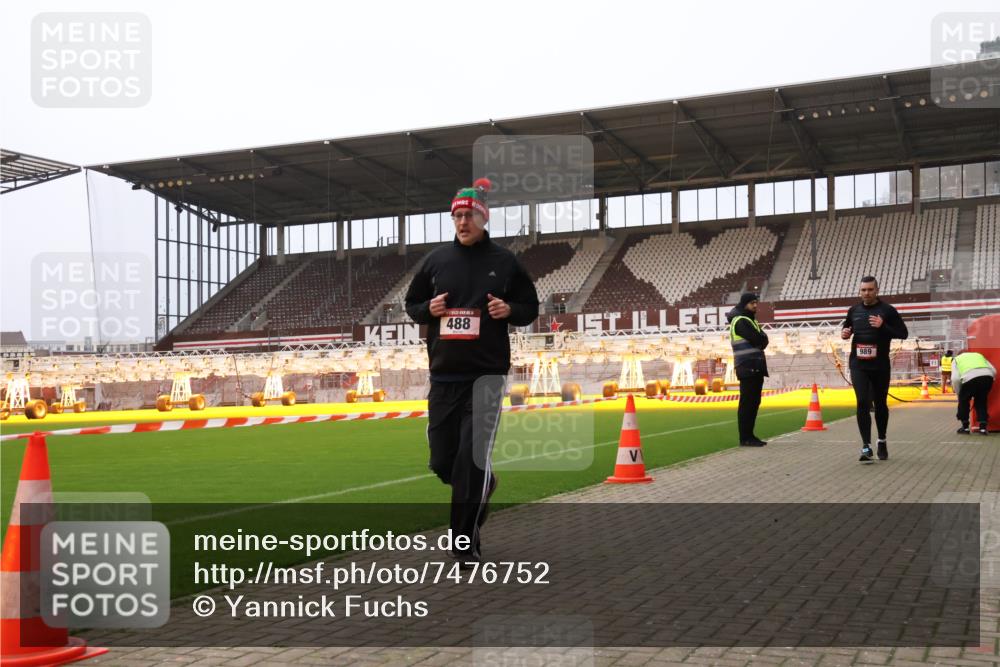 08.12.2024 - St. Pauli X-Mass-Run No. 14 Yannick Fuchs http://msf.ph/oto/7476752 08.12.2024 09:58:54 Ziel 111, 488, 989, 1105, 1119, 2722, 2983 meine-sportfotos.de