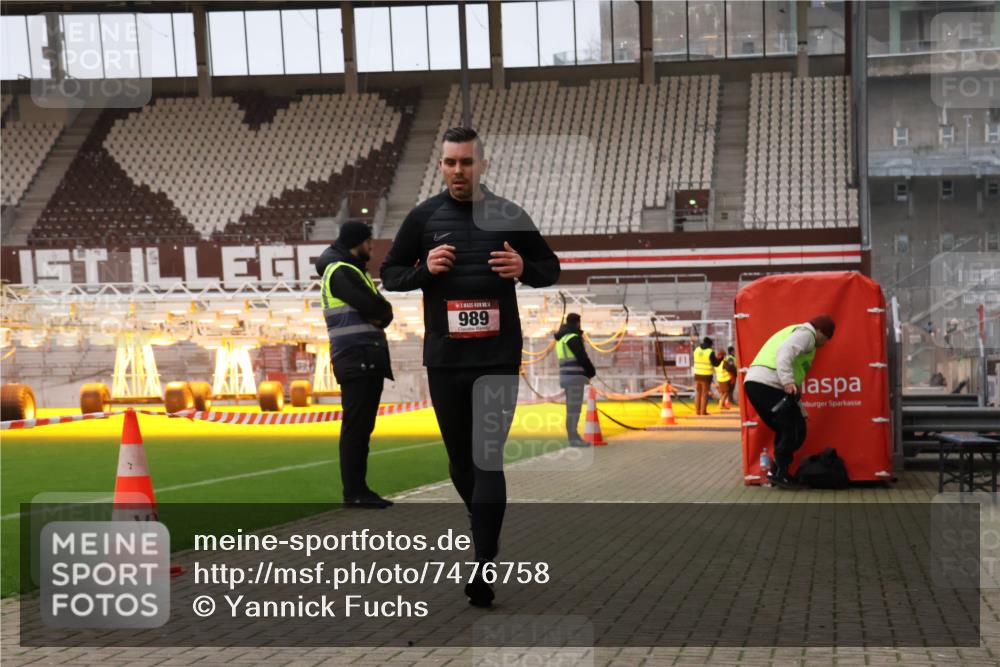 08.12.2024 - St. Pauli X-Mass-Run No. 14 Yannick Fuchs http://msf.ph/oto/7476758 08.12.2024 09:58:55 Ziel 111, 488, 989, 1105, 2722, 2983 meine-sportfotos.de