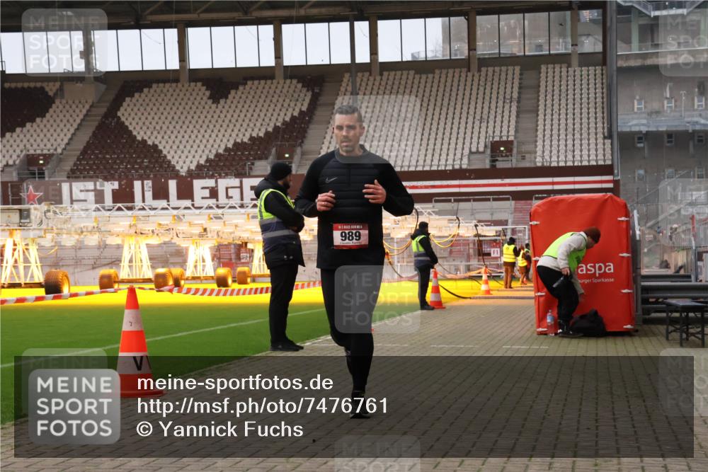 08.12.2024 - St. Pauli X-Mass-Run No. 14 Yannick Fuchs http://msf.ph/oto/7476761 08.12.2024 09:58:55 Ziel 111, 488, 989, 1105, 2722, 2983 meine-sportfotos.de