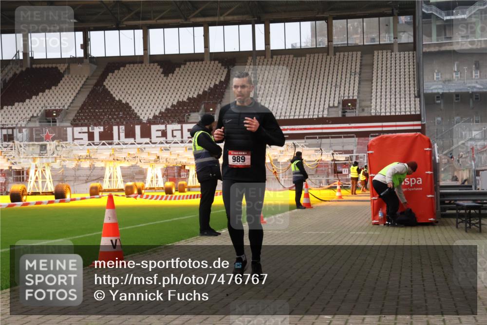 08.12.2024 - St. Pauli X-Mass-Run No. 14 Yannick Fuchs http://msf.ph/oto/7476767 08.12.2024 09:58:55 Ziel 111, 488, 989, 1105, 2722, 2983 meine-sportfotos.de