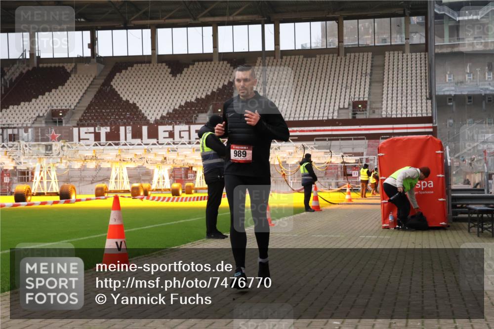 08.12.2024 - St. Pauli X-Mass-Run No. 14 Yannick Fuchs http://msf.ph/oto/7476770 08.12.2024 09:58:56 Ziel 111, 488, 989, 2722, 2983 meine-sportfotos.de