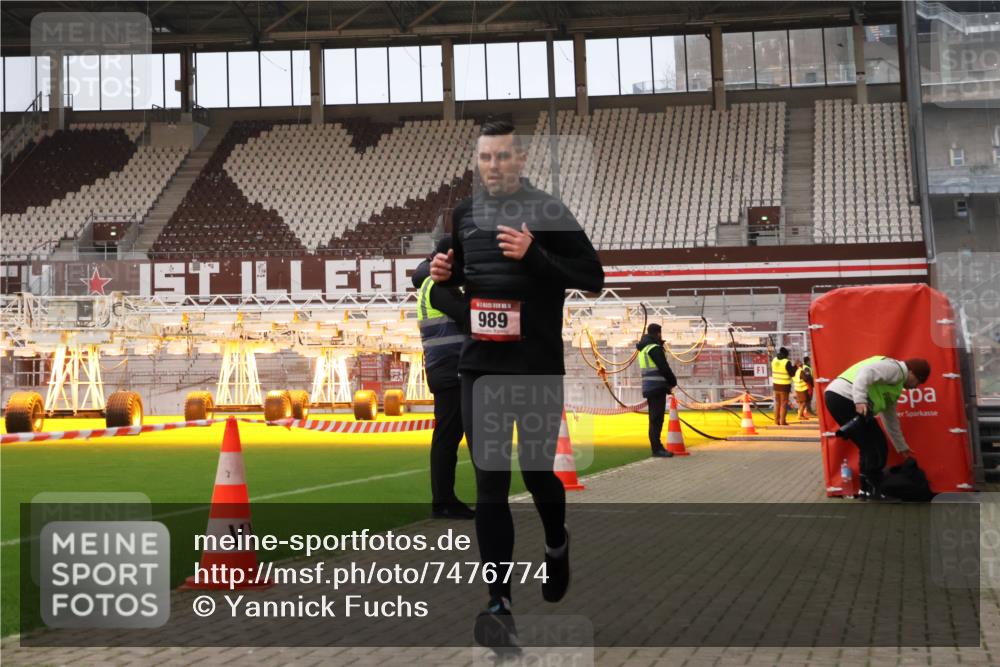 08.12.2024 - St. Pauli X-Mass-Run No. 14 Yannick Fuchs http://msf.ph/oto/7476774 08.12.2024 09:58:56 Ziel 111, 488, 989, 2722, 2983 meine-sportfotos.de