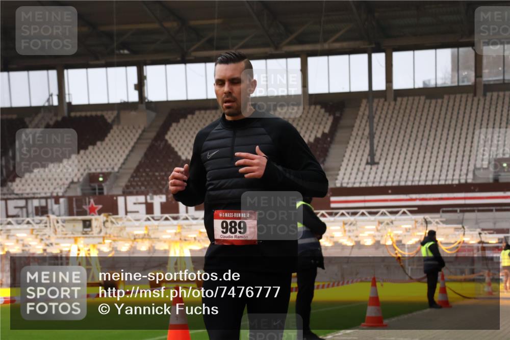 08.12.2024 - St. Pauli X-Mass-Run No. 14 Yannick Fuchs http://msf.ph/oto/7476777 08.12.2024 09:58:56 Ziel 111, 488, 989, 2722, 2983 meine-sportfotos.de