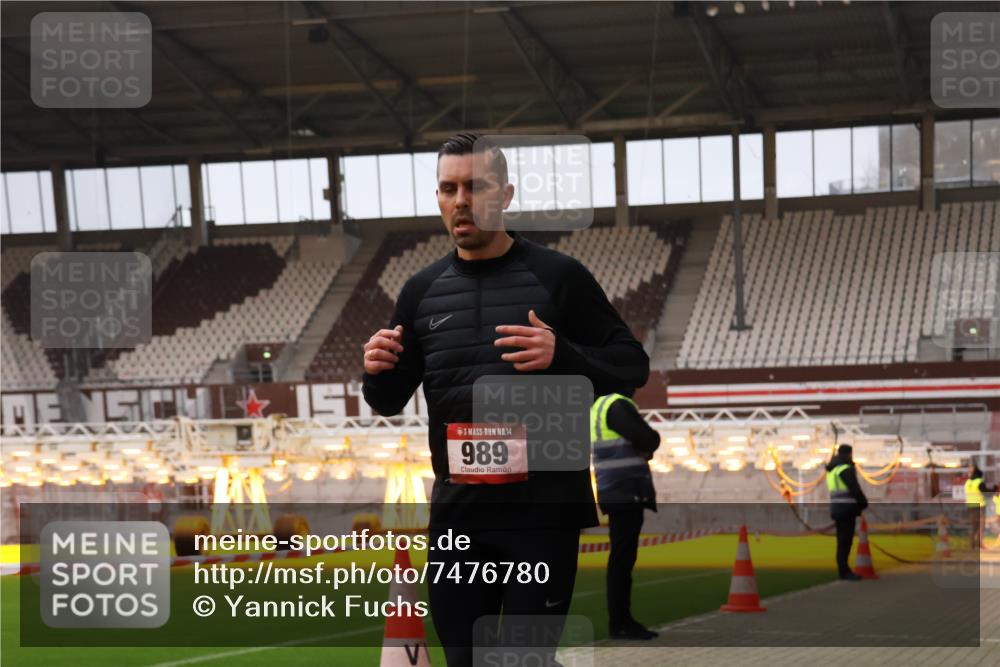 08.12.2024 - St. Pauli X-Mass-Run No. 14 Yannick Fuchs http://msf.ph/oto/7476780 08.12.2024 09:58:56 Ziel 111, 488, 989, 2722, 2983 meine-sportfotos.de