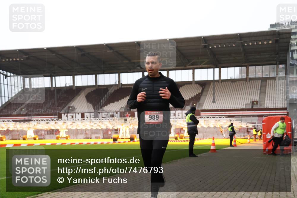 08.12.2024 - St. Pauli X-Mass-Run No. 14 Yannick Fuchs http://msf.ph/oto/7476793 08.12.2024 09:58:57 Ziel 111, 488, 989, 2722, 2983 meine-sportfotos.de