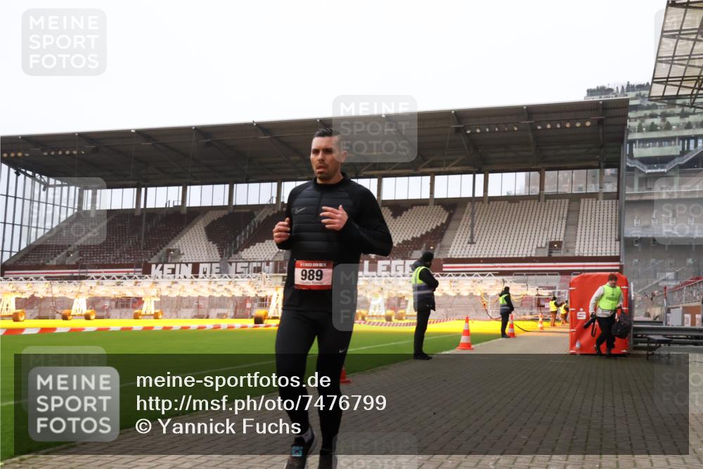 08.12.2024 - St. Pauli X-Mass-Run No. 14 Yannick Fuchs http://msf.ph/oto/7476799 08.12.2024 09:58:57 Ziel 111, 488, 989, 2722, 2983 meine-sportfotos.de