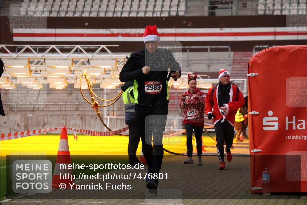 08.12.2024 - St. Pauli X-Mass-Run No. 14 Yannick Fuchs http://msf.ph/oto/7476801 08.12.2024 09:59:07 Ziel 738, 1202, 1534, 1802, 1874, 2983, 3293 meine-sportfotos.de