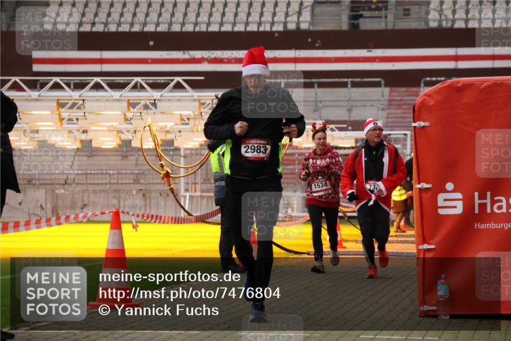 08.12.2024 - St. Pauli X-Mass-Run No. 14 Yannick Fuchs http://msf.ph/oto/7476804 08.12.2024 09:59:07 Ziel 738, 1202, 1534, 1802, 1874, 2983, 3293 meine-sportfotos.de