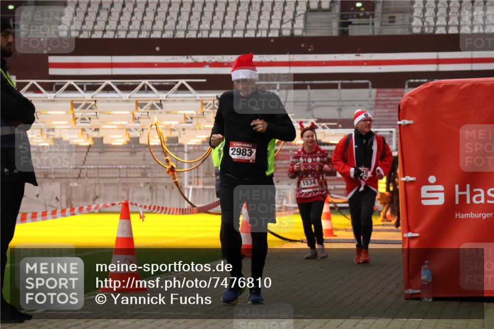 08.12.2024 - St. Pauli X-Mass-Run No. 14 Yannick Fuchs http://msf.ph/oto/7476810 08.12.2024 09:59:07 Ziel 738, 1202, 1534, 1802, 1874, 2983, 3293 meine-sportfotos.de