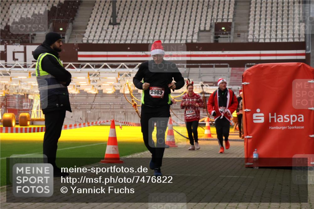 08.12.2024 - St. Pauli X-Mass-Run No. 14 Yannick Fuchs http://msf.ph/oto/7476822 08.12.2024 09:59:08 Ziel 738, 1202, 1534, 1802, 1874, 2983, 3293 meine-sportfotos.de