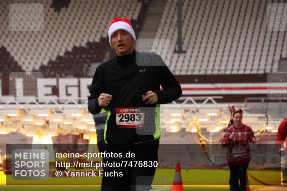 08.12.2024 - St. Pauli X-Mass-Run No. 14 Yannick Fuchs http://msf.ph/oto/7476830 08.12.2024 09:59:09 Ziel 738, 1202, 1534, 1802, 1874, 2983, 3293 meine-sportfotos.de