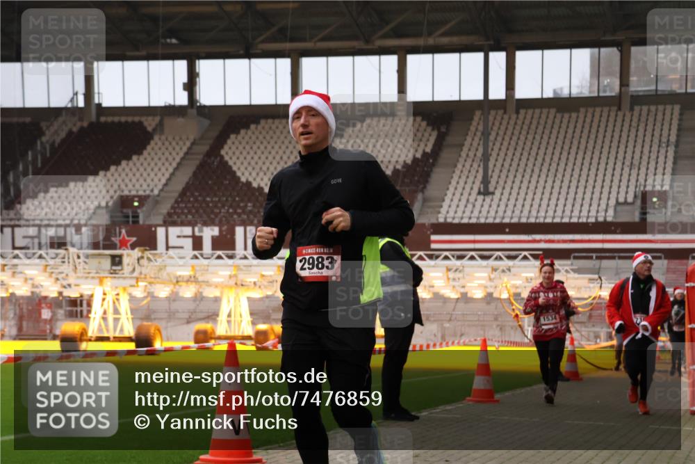 08.12.2024 - St. Pauli X-Mass-Run No. 14 Yannick Fuchs http://msf.ph/oto/7476859 08.12.2024 09:59:10 Ziel 738, 1202, 1534, 1802, 1874, 2983, 3293 meine-sportfotos.de