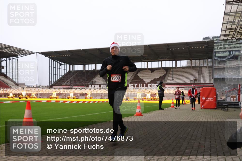 08.12.2024 - St. Pauli X-Mass-Run No. 14 Yannick Fuchs http://msf.ph/oto/7476873 08.12.2024 09:59:11 Ziel 738, 1202, 1534, 1802, 1874, 2983, 3293 meine-sportfotos.de