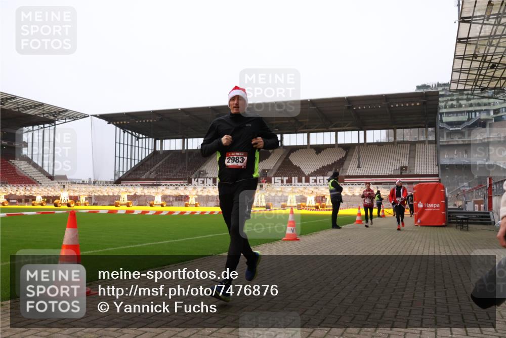 08.12.2024 - St. Pauli X-Mass-Run No. 14 Yannick Fuchs http://msf.ph/oto/7476876 08.12.2024 09:59:11 Ziel 738, 1202, 1534, 1802, 1874, 2983, 3293 meine-sportfotos.de