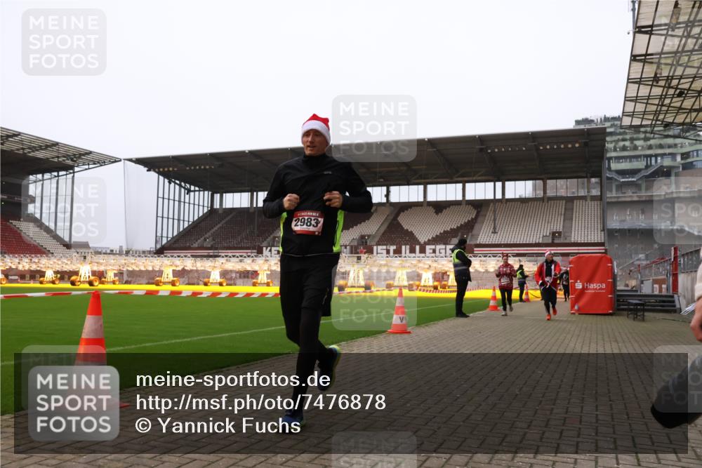 08.12.2024 - St. Pauli X-Mass-Run No. 14 Yannick Fuchs http://msf.ph/oto/7476878 08.12.2024 09:59:11 Ziel 738, 1202, 1534, 1802, 1874, 2983, 3293 meine-sportfotos.de
