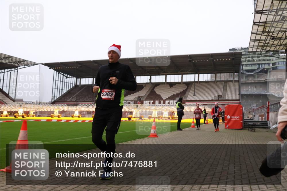 08.12.2024 - St. Pauli X-Mass-Run No. 14 Yannick Fuchs http://msf.ph/oto/7476881 08.12.2024 09:59:11 Ziel 738, 1202, 1534, 1802, 1874, 2983, 3293 meine-sportfotos.de