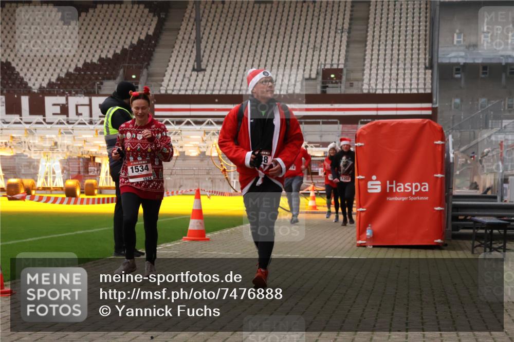 08.12.2024 - St. Pauli X-Mass-Run No. 14 Yannick Fuchs http://msf.ph/oto/7476888 08.12.2024 09:59:13 Ziel 738, 1202, 1534, 1802, 1874, 2983, 3293 meine-sportfotos.de