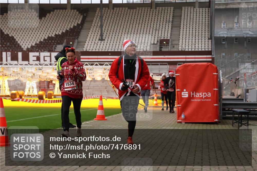 08.12.2024 - St. Pauli X-Mass-Run No. 14 Yannick Fuchs http://msf.ph/oto/7476891 08.12.2024 09:59:13 Ziel 738, 1202, 1534, 1802, 1874, 2983, 3293 meine-sportfotos.de