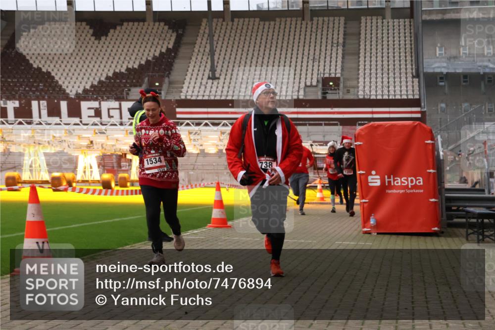 08.12.2024 - St. Pauli X-Mass-Run No. 14 Yannick Fuchs http://msf.ph/oto/7476894 08.12.2024 09:59:13 Ziel 738, 1202, 1534, 1802, 1874, 2983, 3293 meine-sportfotos.de