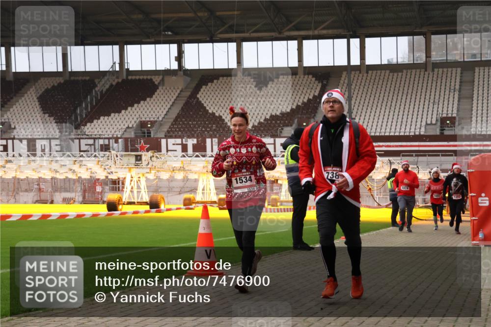 08.12.2024 - St. Pauli X-Mass-Run No. 14 Yannick Fuchs http://msf.ph/oto/7476900 08.12.2024 09:59:14 Ziel 738, 1202, 1534, 1802, 1874, 2983, 3293 meine-sportfotos.de