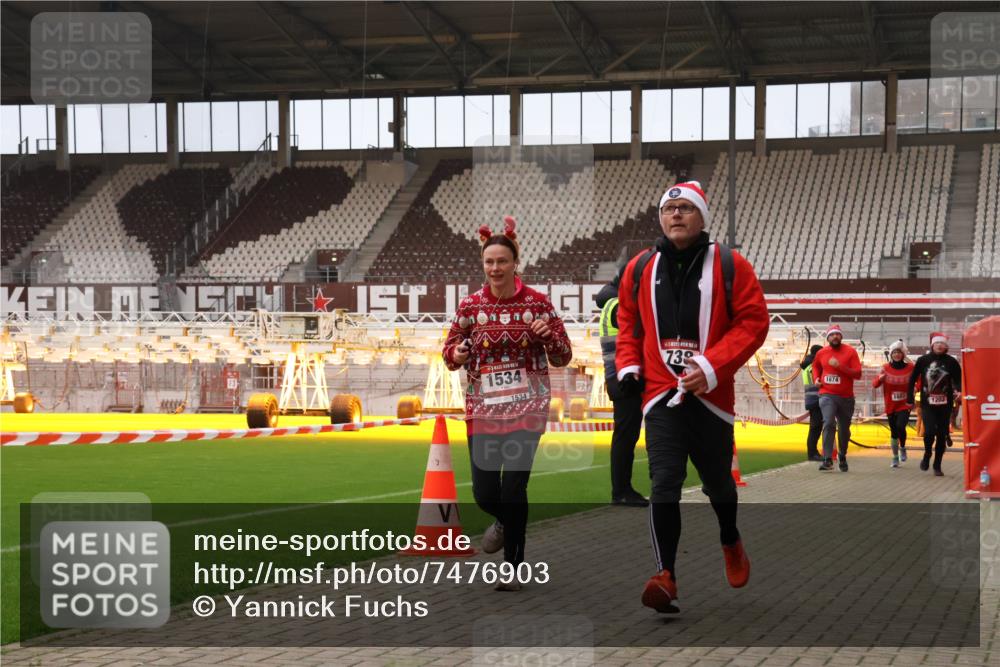 08.12.2024 - St. Pauli X-Mass-Run No. 14 Yannick Fuchs http://msf.ph/oto/7476903 08.12.2024 09:59:14 Ziel 738, 1202, 1534, 1802, 1874, 2983, 3293 meine-sportfotos.de