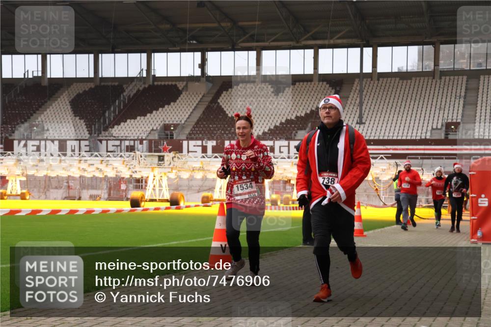 08.12.2024 - St. Pauli X-Mass-Run No. 14 Yannick Fuchs http://msf.ph/oto/7476906 08.12.2024 09:59:14 Ziel 738, 1202, 1534, 1802, 1874, 2983, 3293 meine-sportfotos.de