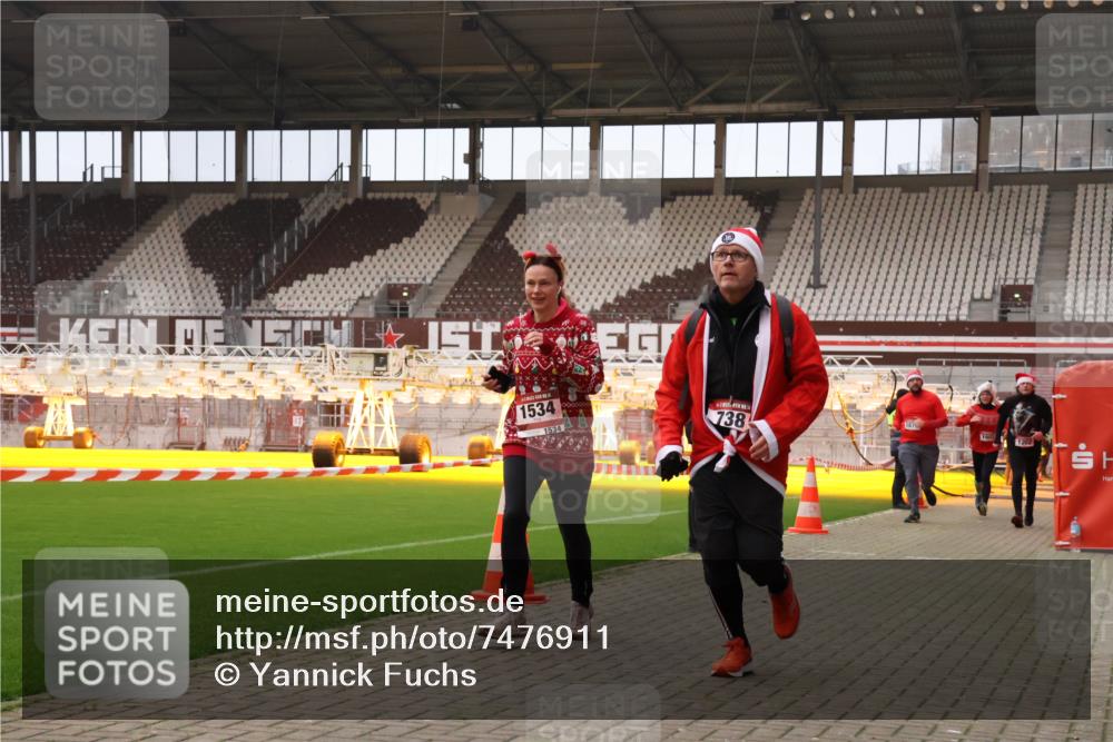 08.12.2024 - St. Pauli X-Mass-Run No. 14 Yannick Fuchs http://msf.ph/oto/7476911 08.12.2024 09:59:14 Ziel 738, 1202, 1534, 1802, 1874, 2983, 3293 meine-sportfotos.de