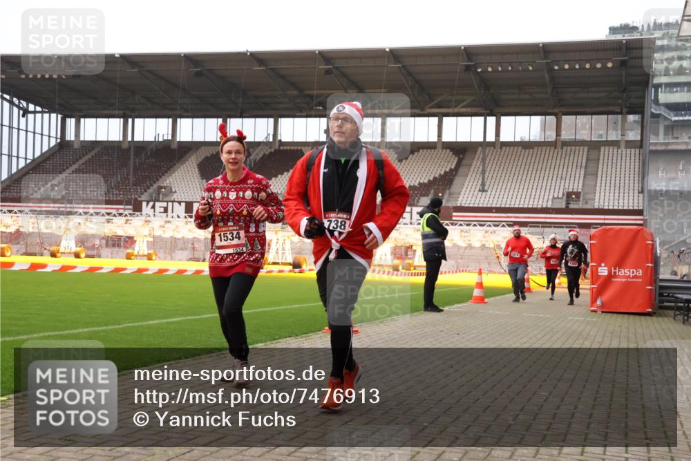 08.12.2024 - St. Pauli X-Mass-Run No. 14 Yannick Fuchs http://msf.ph/oto/7476913 08.12.2024 09:59:15 Ziel 738, 1202, 1534, 1802, 1874, 2983, 3293 meine-sportfotos.de