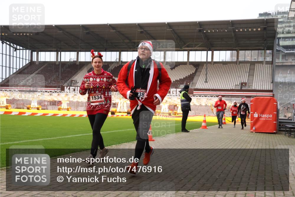 08.12.2024 - St. Pauli X-Mass-Run No. 14 Yannick Fuchs http://msf.ph/oto/7476916 08.12.2024 09:59:15 Ziel 738, 1202, 1534, 1802, 1874, 2983, 3293 meine-sportfotos.de