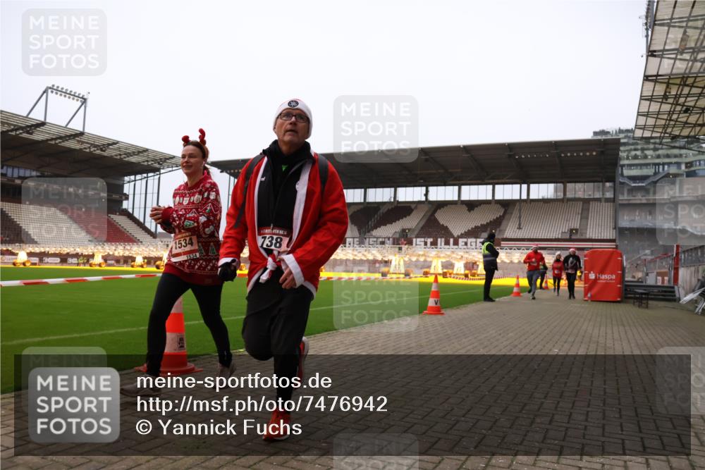 08.12.2024 - St. Pauli X-Mass-Run No. 14 Yannick Fuchs http://msf.ph/oto/7476942 08.12.2024 09:59:16 Ziel 431, 738, 1202, 1534, 1802, 1874, 2983, 3293 meine-sportfotos.de