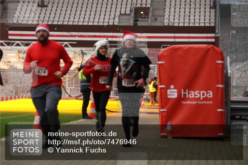 08.12.2024 - St. Pauli X-Mass-Run No. 14 Yannick Fuchs http://msf.ph/oto/7476946 08.12.2024 09:59:17 Ziel 431, 738, 1202, 1534, 1802, 1874, 2746, 2983, 3293 meine-sportfotos.de