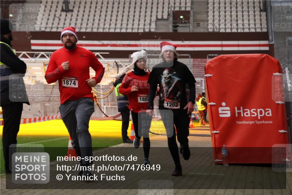 08.12.2024 - St. Pauli X-Mass-Run No. 14 Yannick Fuchs http://msf.ph/oto/7476949 08.12.2024 09:59:17 Ziel 431, 738, 1202, 1534, 1802, 1874, 2746, 2983, 3293 meine-sportfotos.de