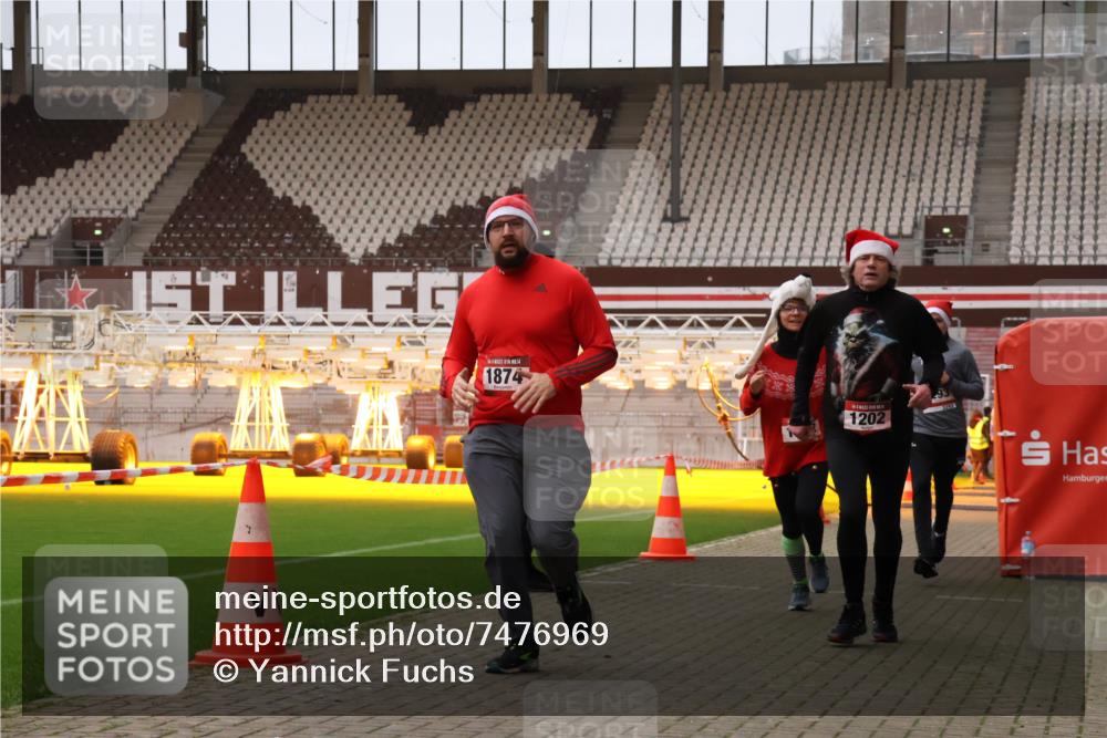 08.12.2024 - St. Pauli X-Mass-Run No. 14 Yannick Fuchs http://msf.ph/oto/7476969 08.12.2024 09:59:18 Ziel 431, 738, 1202, 1534, 1802, 1874, 2746, 2983, 3293 meine-sportfotos.de