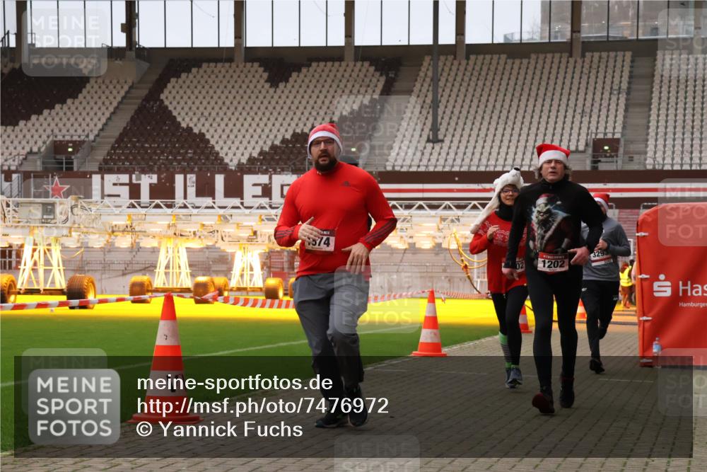 08.12.2024 - St. Pauli X-Mass-Run No. 14 Yannick Fuchs http://msf.ph/oto/7476972 08.12.2024 09:59:18 Ziel 431, 738, 1202, 1534, 1802, 1874, 2746, 2983, 3293 meine-sportfotos.de