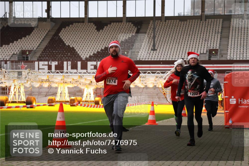 08.12.2024 - St. Pauli X-Mass-Run No. 14 Yannick Fuchs http://msf.ph/oto/7476975 08.12.2024 09:59:18 Ziel 431, 738, 1202, 1534, 1802, 1874, 2746, 2983, 3293 meine-sportfotos.de