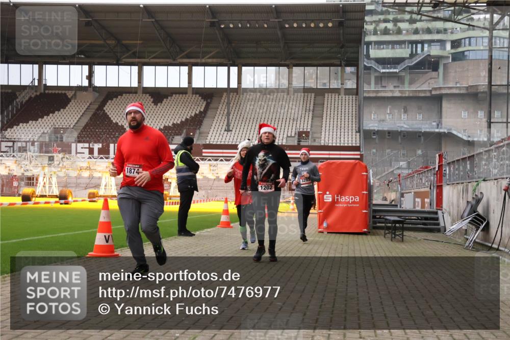 08.12.2024 - St. Pauli X-Mass-Run No. 14 Yannick Fuchs http://msf.ph/oto/7476977 08.12.2024 09:59:19 Ziel 431, 738, 1202, 1534, 1802, 1874, 2746, 3293 meine-sportfotos.de
