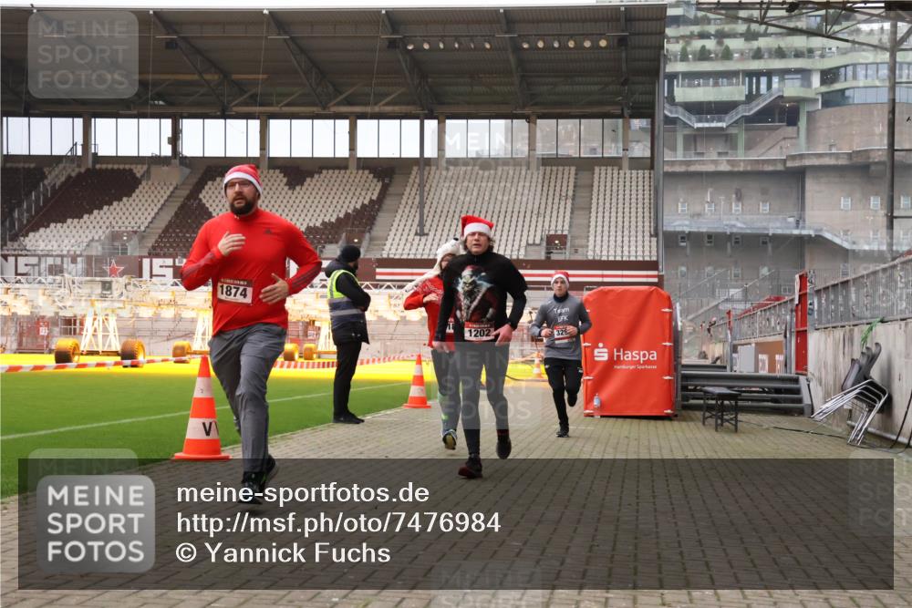 08.12.2024 - St. Pauli X-Mass-Run No. 14 Yannick Fuchs http://msf.ph/oto/7476984 08.12.2024 09:59:19 Ziel 431, 738, 1202, 1534, 1802, 1874, 2746, 3293 meine-sportfotos.de