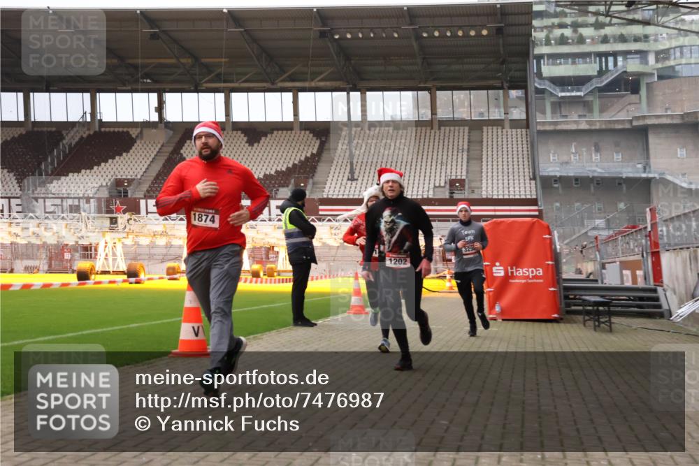 08.12.2024 - St. Pauli X-Mass-Run No. 14 Yannick Fuchs http://msf.ph/oto/7476987 08.12.2024 09:59:19 Ziel 431, 738, 1202, 1534, 1802, 1874, 2746, 3293 meine-sportfotos.de