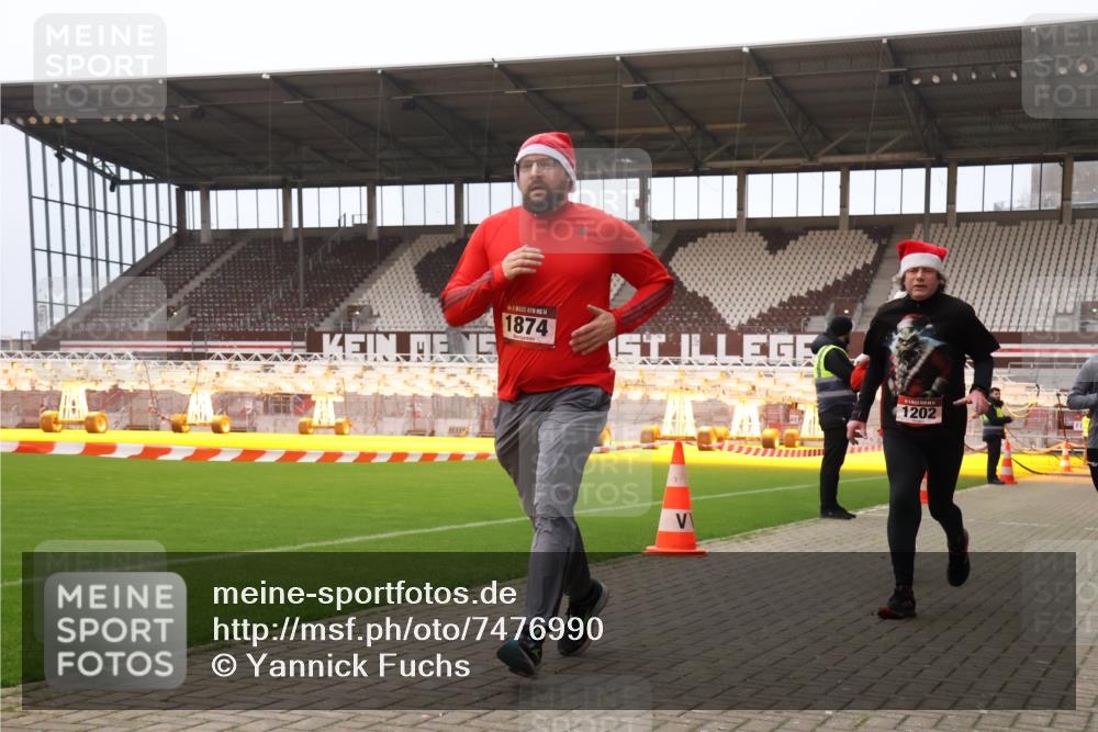 08.12.2024 - St. Pauli X-Mass-Run No. 14 Yannick Fuchs http://msf.ph/oto/7476990 08.12.2024 09:59:20 Ziel 431, 738, 1202, 1534, 1802, 1874, 2746, 3293 meine-sportfotos.de