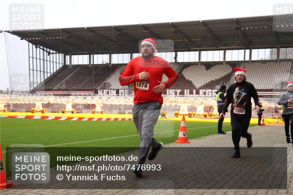 08.12.2024 - St. Pauli X-Mass-Run No. 14 Yannick Fuchs http://msf.ph/oto/7476993 08.12.2024 09:59:20 Ziel 431, 738, 1202, 1534, 1802, 1874, 2746, 3293 meine-sportfotos.de