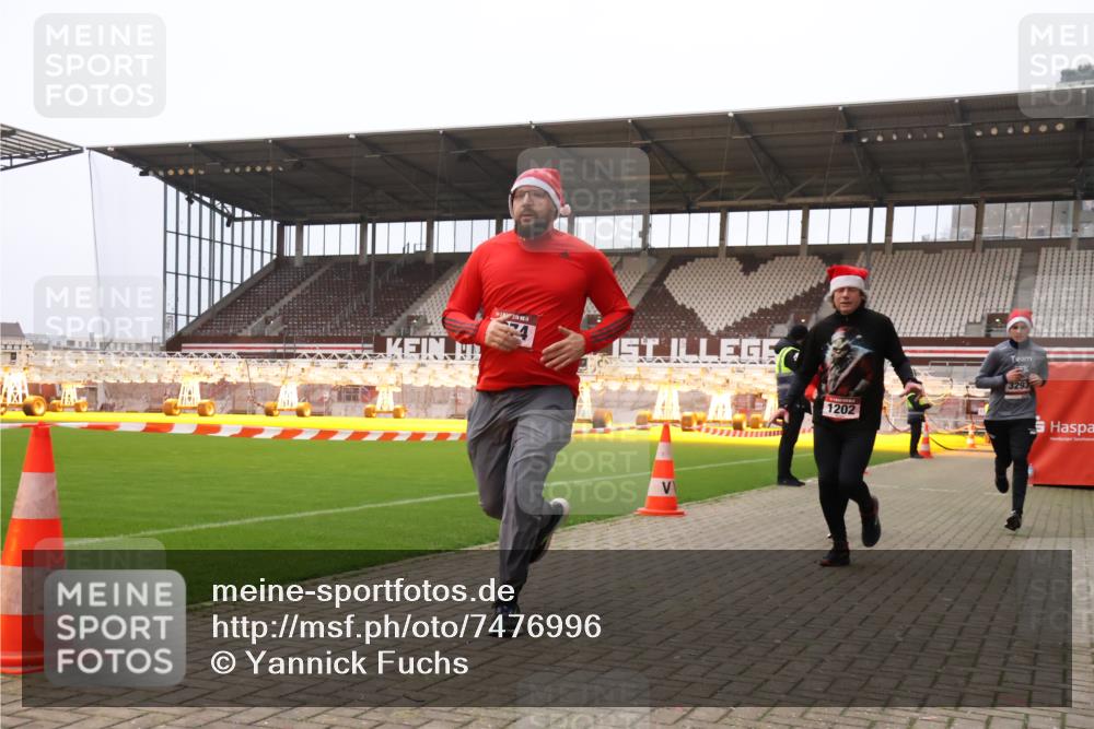 08.12.2024 - St. Pauli X-Mass-Run No. 14 Yannick Fuchs http://msf.ph/oto/7476996 08.12.2024 09:59:20 Ziel 431, 738, 1202, 1534, 1802, 1874, 2746, 3293 meine-sportfotos.de