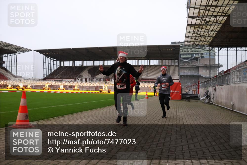 08.12.2024 - St. Pauli X-Mass-Run No. 14 Yannick Fuchs http://msf.ph/oto/7477023 08.12.2024 09:59:21 Ziel 431, 738, 1202, 1534, 1802, 1874, 2746, 3293 meine-sportfotos.de
